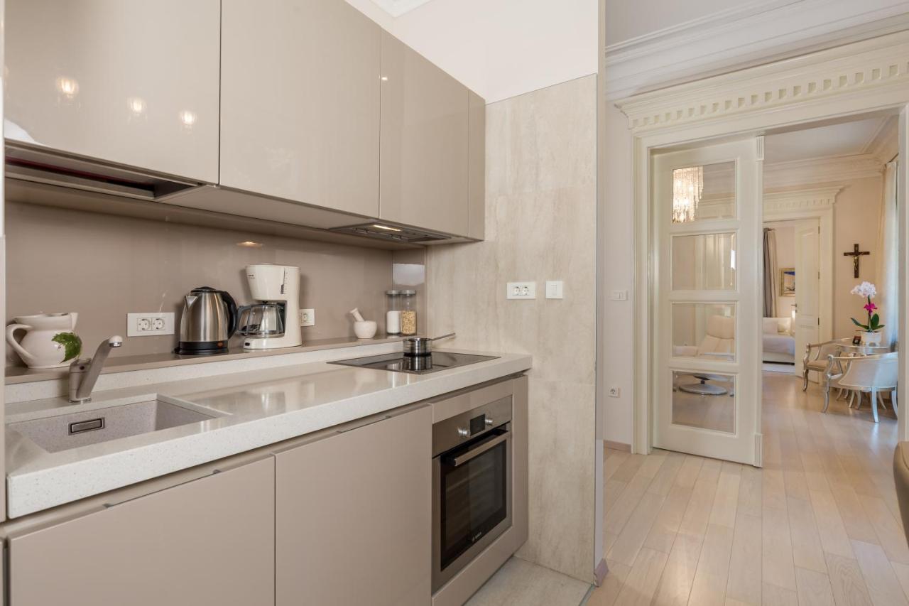 Villa Sokol Apartments Opatija Center ภายนอก รูปภาพ